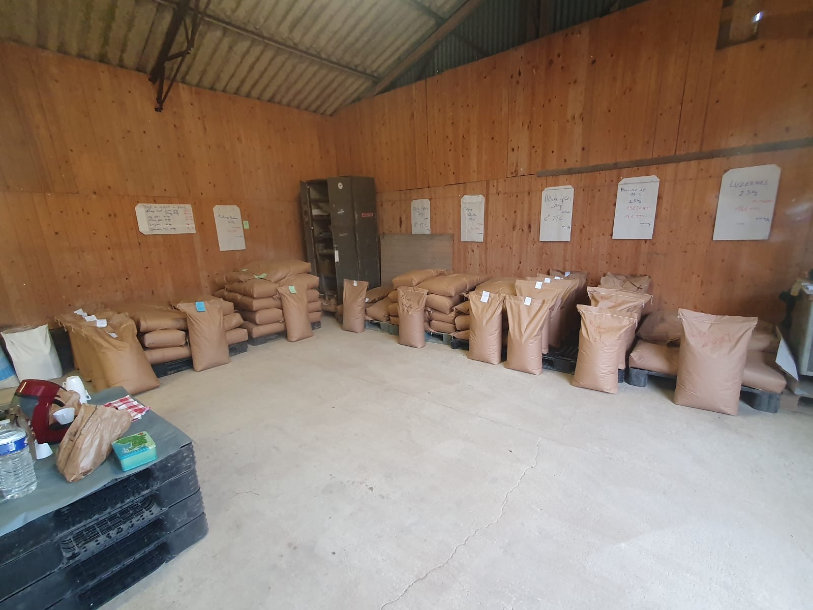 Atelier FBOG à Maillebois - lieu de vente et stockage des mélanges